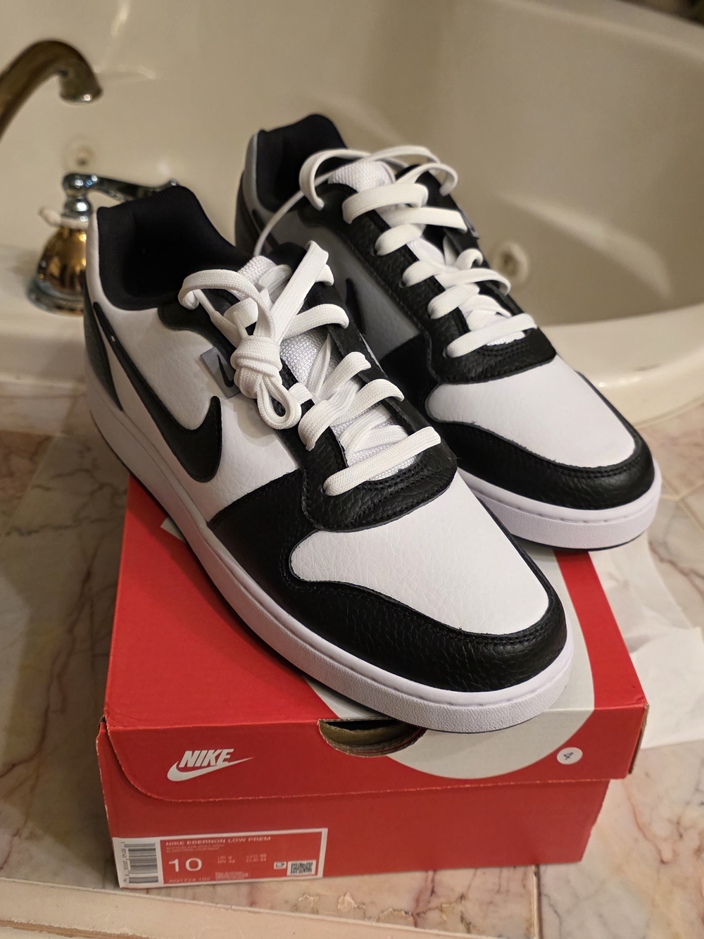 Nike Men's Black/White/Gray Low-Top Sneakers